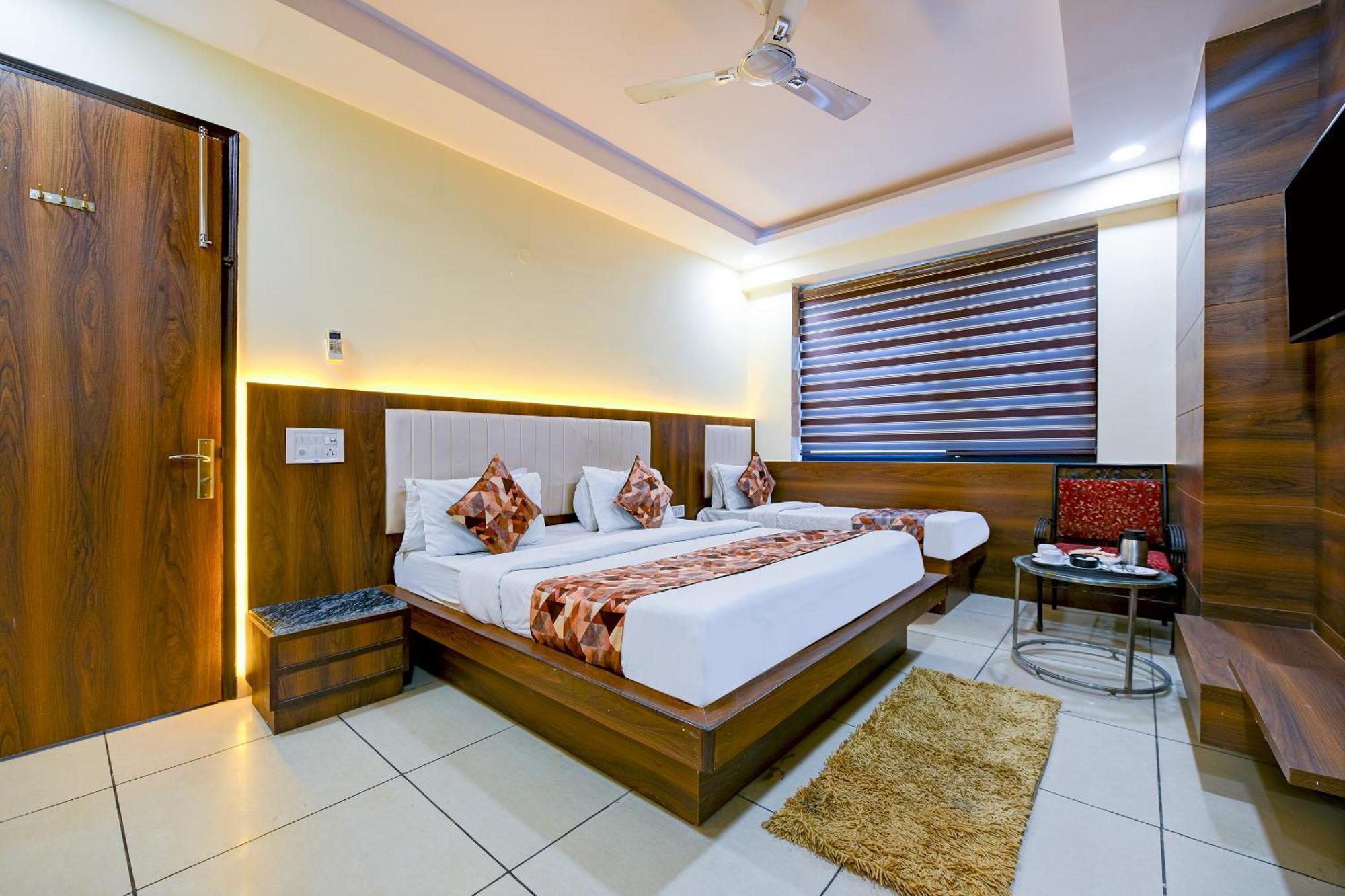 Hotel Le Grand - Walk-In From Rk Ashram Metro Station New Delhi Exterior photo